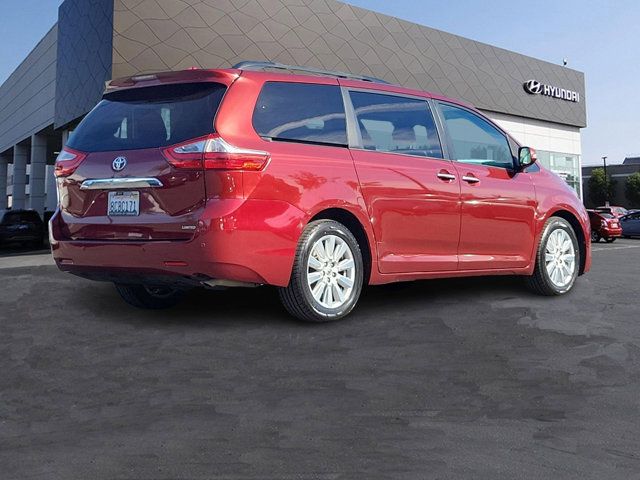 2017 Toyota Sienna 