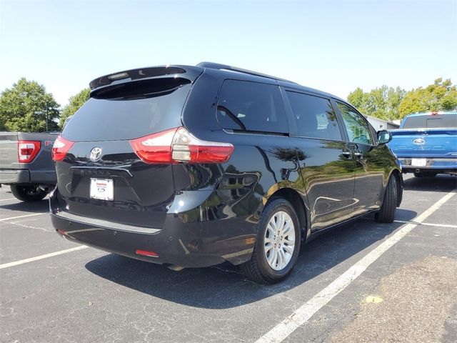 2017 Toyota Sienna XLE