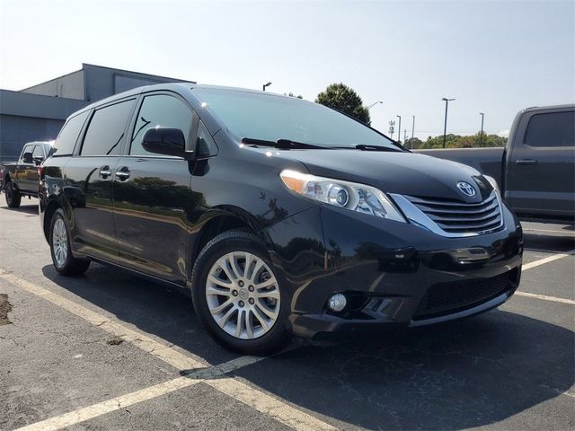 2017 Toyota Sienna XLE