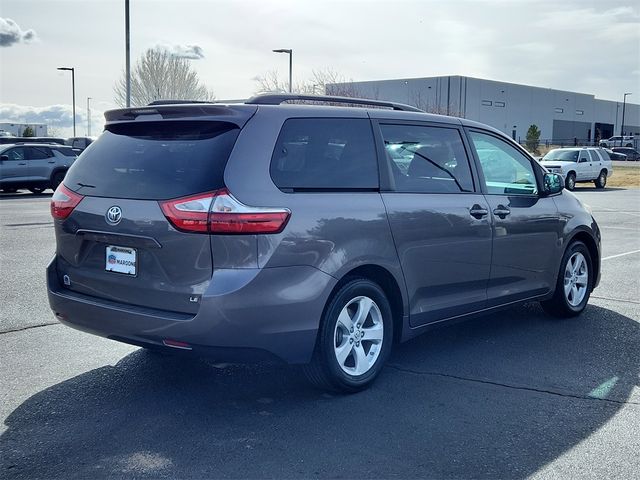 2017 Toyota Sienna 