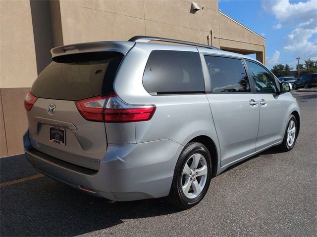 2017 Toyota Sienna 