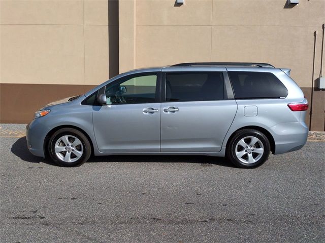 2017 Toyota Sienna 