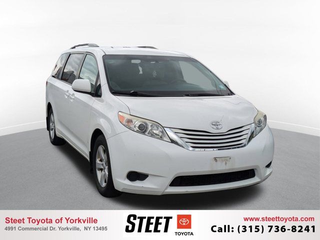 2017 Toyota Sienna LE