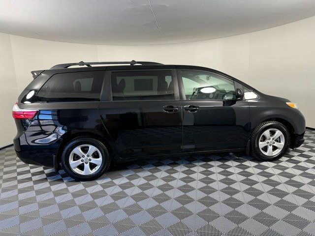 2017 Toyota Sienna 