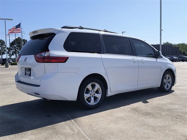 2017 Toyota Sienna 