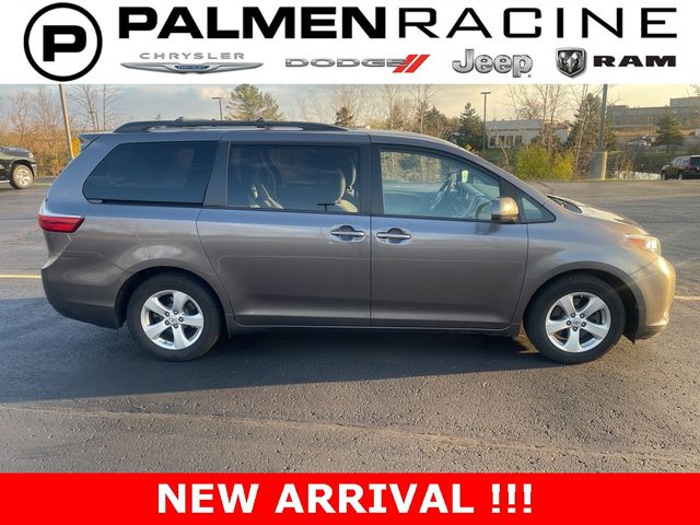 2017 Toyota Sienna 