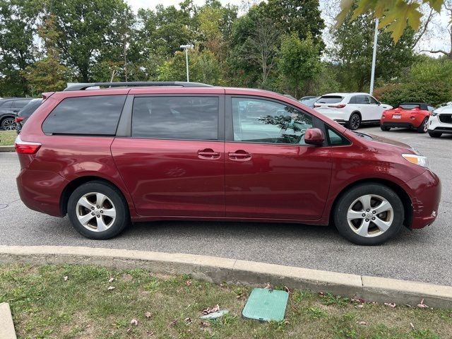 2017 Toyota Sienna LE