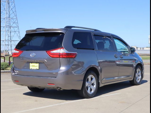 2017 Toyota Sienna LE