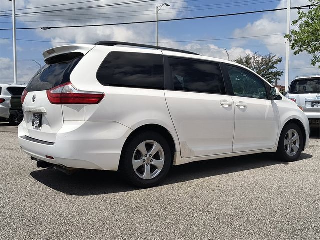 2017 Toyota Sienna 