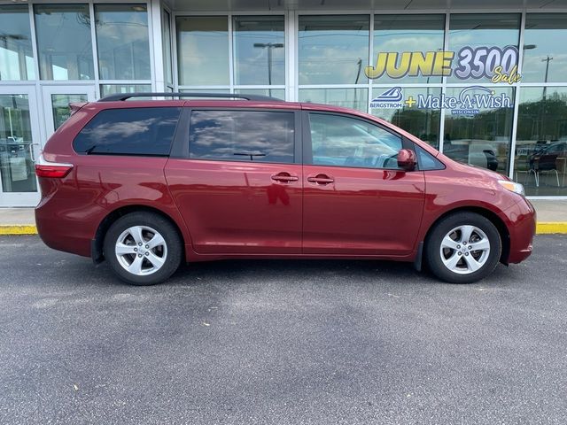 2017 Toyota Sienna 