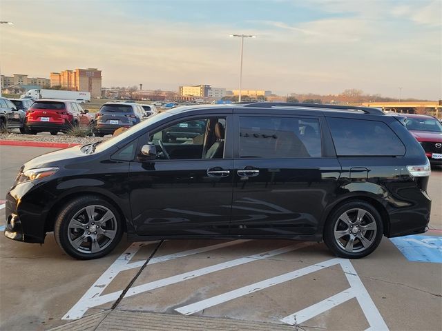 2017 Toyota Sienna 