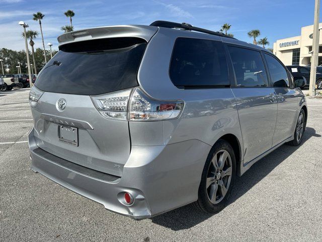 2017 Toyota Sienna 