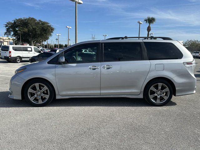 2017 Toyota Sienna 