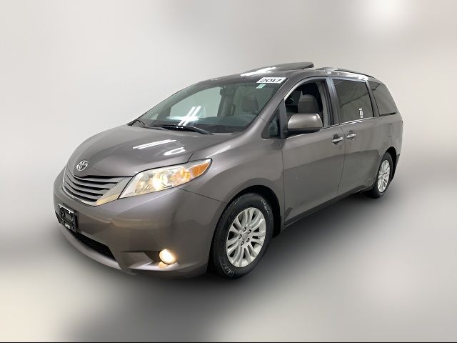 2017 Toyota Sienna XLE Auto Access Seat