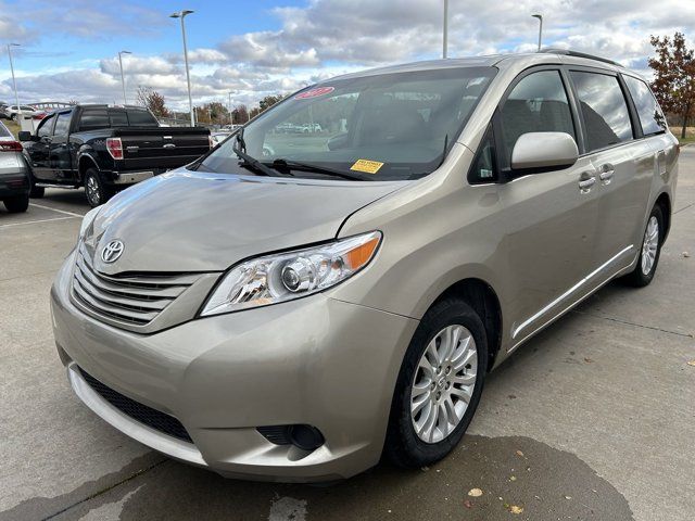 2017 Toyota Sienna XLE