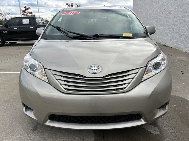 2017 Toyota Sienna XLE