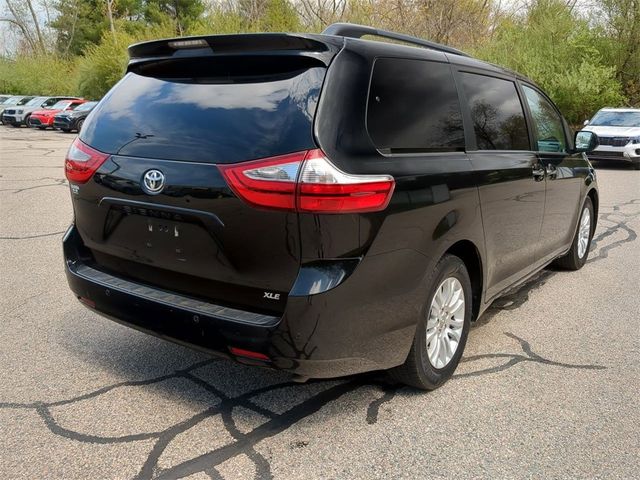 2017 Toyota Sienna 