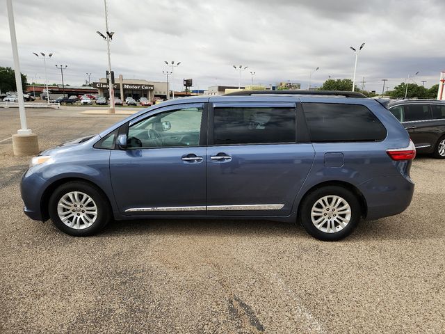 2017 Toyota Sienna XLE