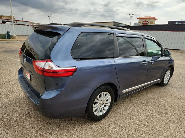 2017 Toyota Sienna XLE