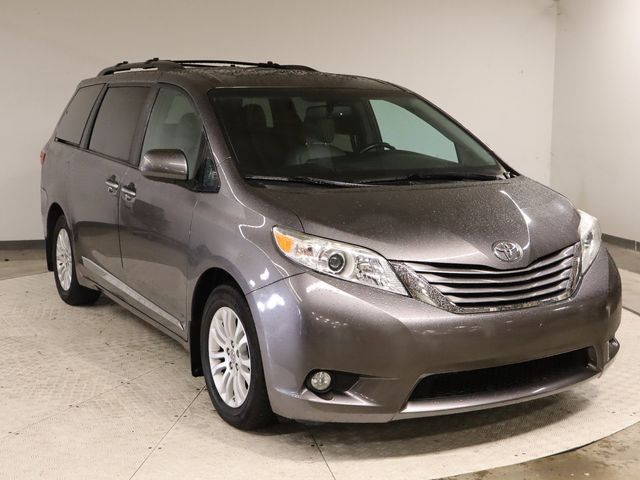 2017 Toyota Sienna XLE Premium