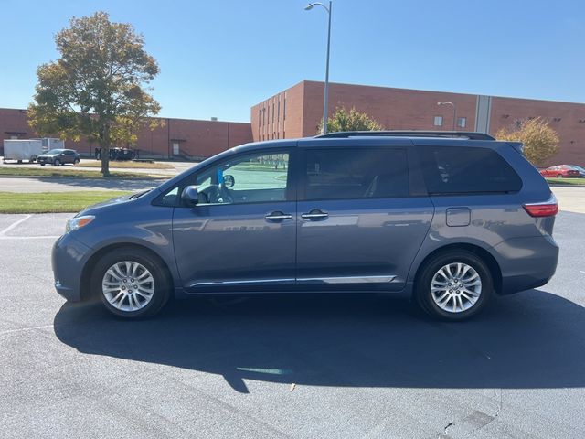 2017 Toyota Sienna 