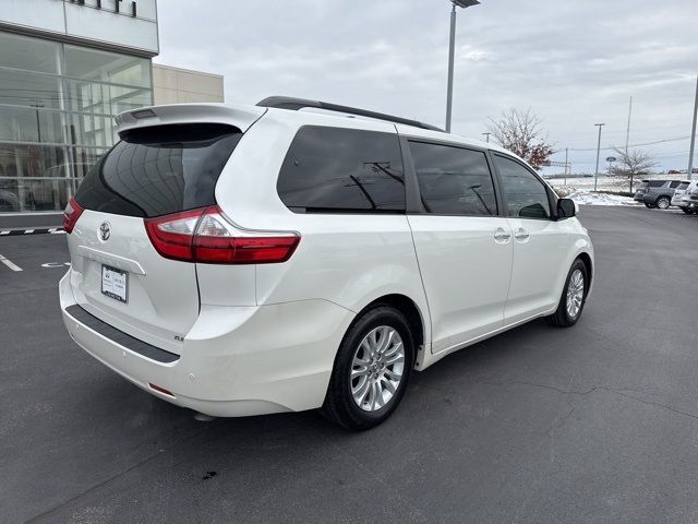 2017 Toyota Sienna 