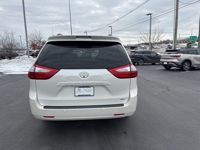 2017 Toyota Sienna 