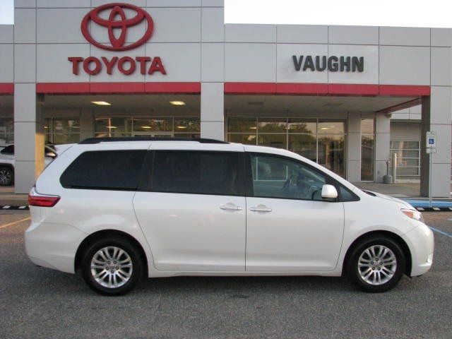 2017 Toyota Sienna 