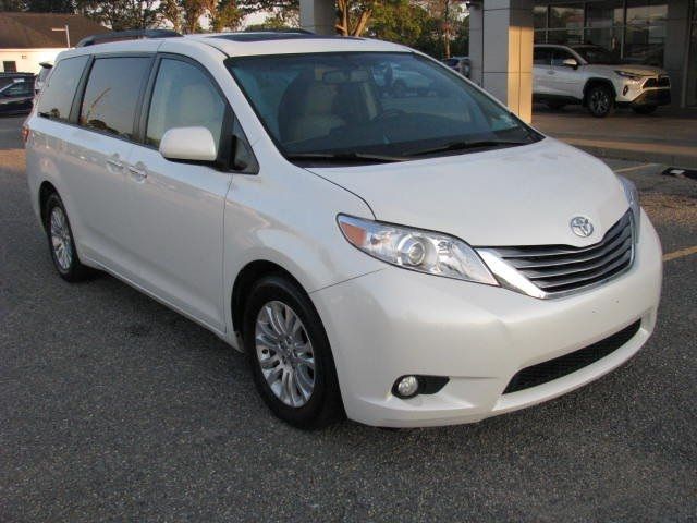 2017 Toyota Sienna 