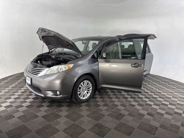 2017 Toyota Sienna XLE Premium