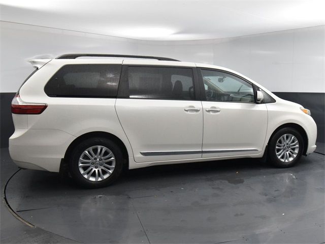 2017 Toyota Sienna 