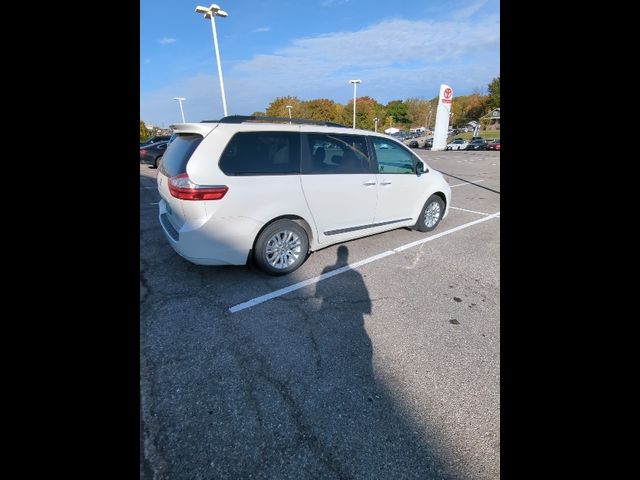 2017 Toyota Sienna 