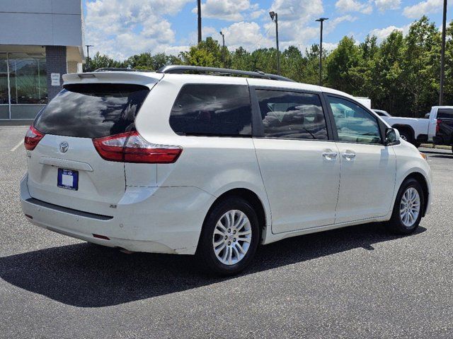 2017 Toyota Sienna XLE Premium