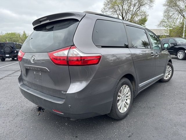2017 Toyota Sienna 