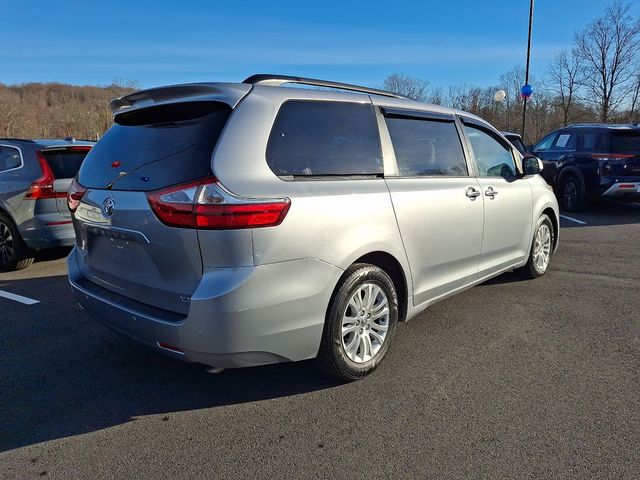 2017 Toyota Sienna 