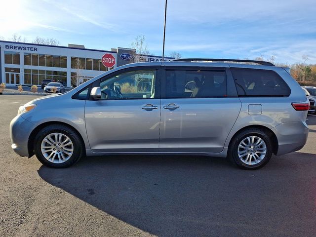 2017 Toyota Sienna 