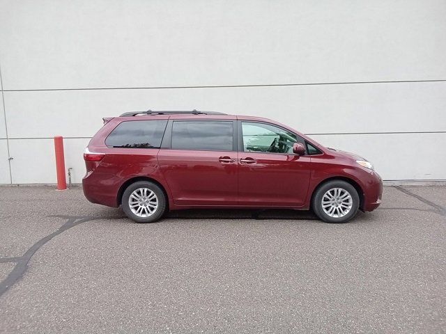 2017 Toyota Sienna XLE