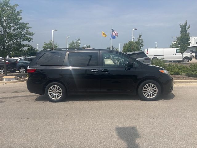 2017 Toyota Sienna 