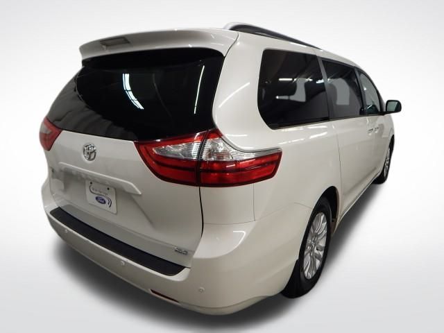 2017 Toyota Sienna 