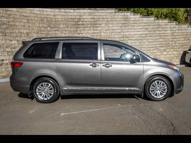 2017 Toyota Sienna XLE