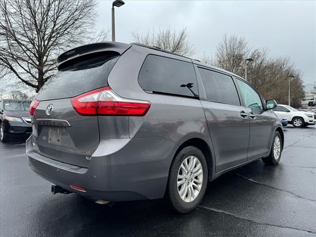 2017 Toyota Sienna 