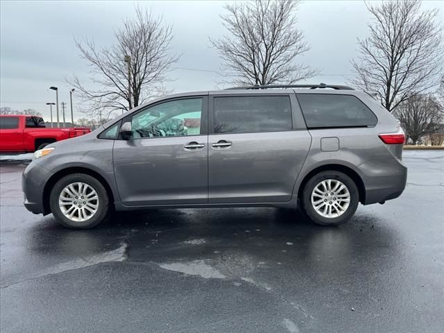 2017 Toyota Sienna 