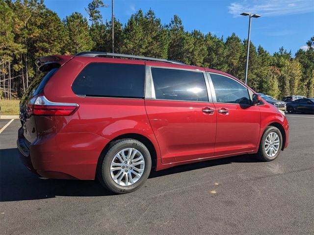 2017 Toyota Sienna 