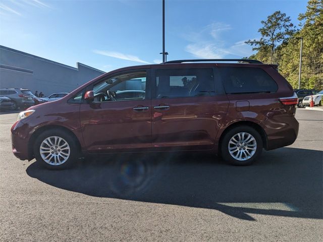 2017 Toyota Sienna 