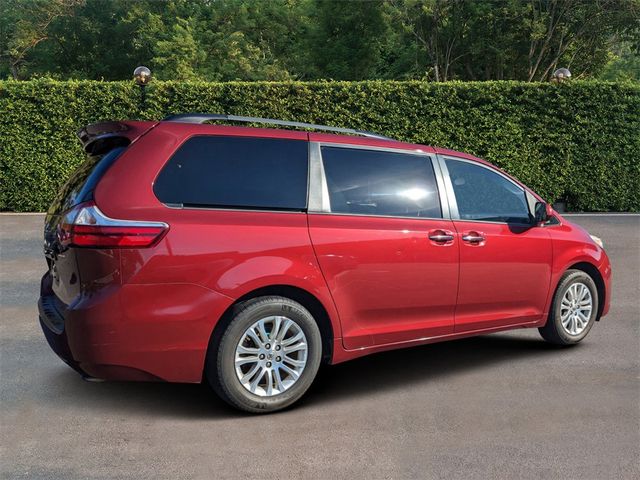 2017 Toyota Sienna 