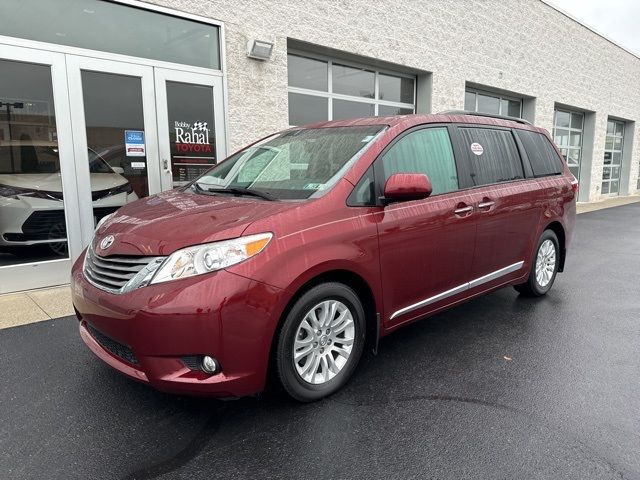 2017 Toyota Sienna XLE