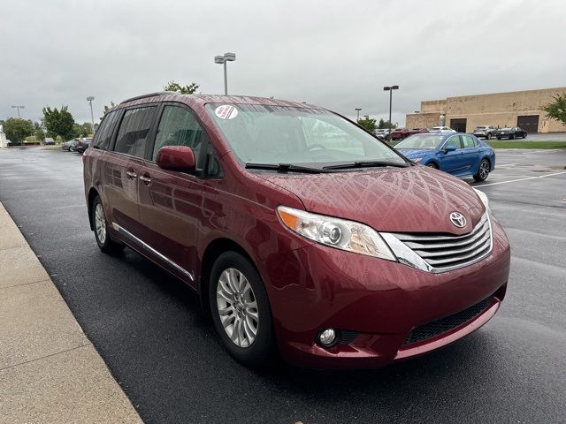 2017 Toyota Sienna XLE