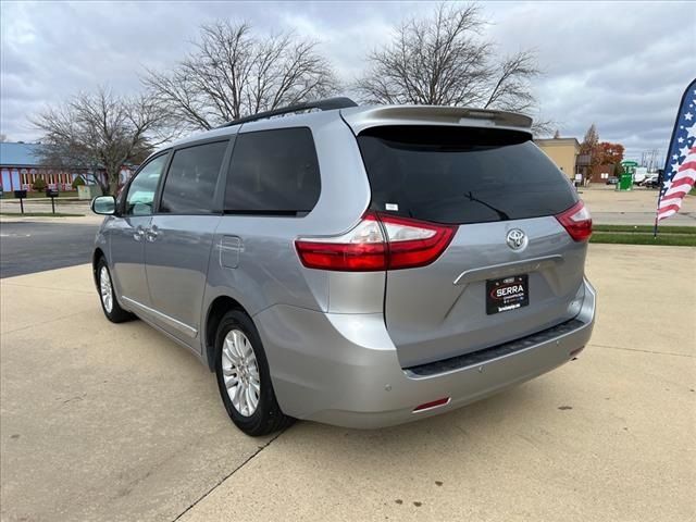 2017 Toyota Sienna 