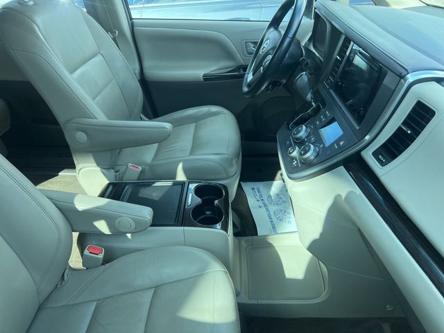 2017 Toyota Sienna 