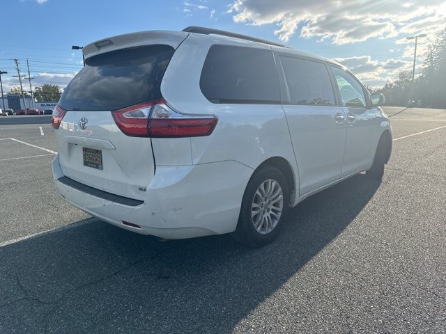 2017 Toyota Sienna 